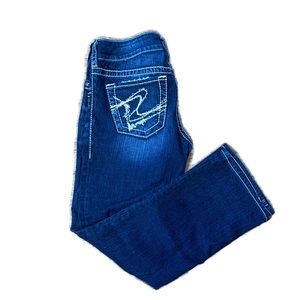 NWOT Silver Jeans Suki Capri Dark Blue Denim Distressed Pockets